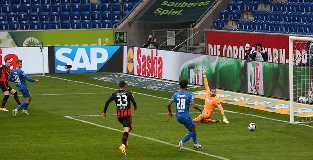 包含巴黎圣日耳曼遭遇惨败，联赛霸主岌岌可危的词条