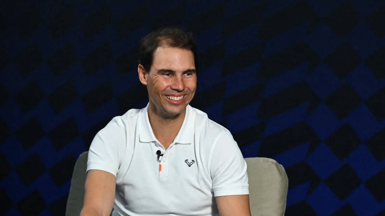 费德勒重返赛场，持续失利首场状态出色，G2观众沸腾！