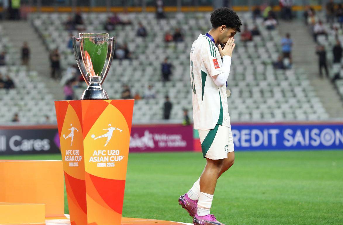 包含阿扎伦卡重要时刻持续失利，澳大利亚队带队取胜！的词条